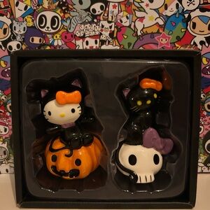 Hello Kitty Halloween Black Cat Salt and Pepper Set!